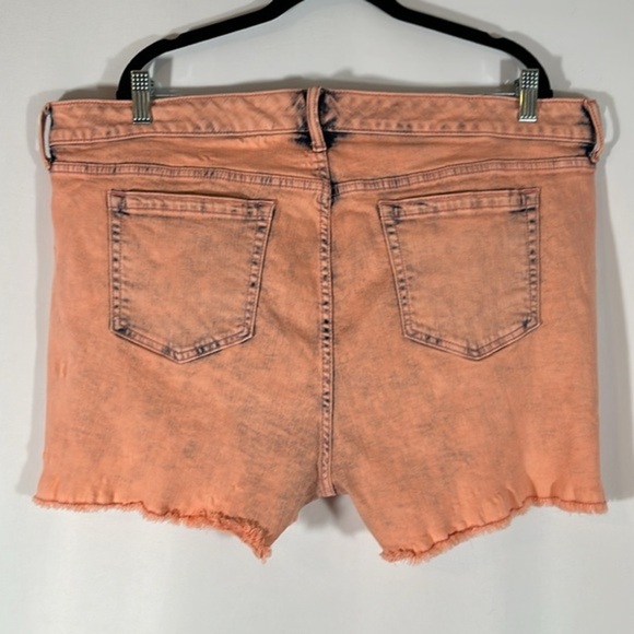 Torrid Mid Rise Midi Stretch Coral Acid Wash Denim Shorts - Picture 6 of 11